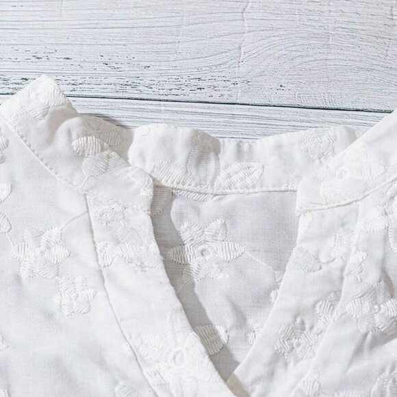 EMERY ROSE Women's Floral Jacquard V-Neck Short Sleeve Casual Shirt Summer Top - Picture 3 of 5